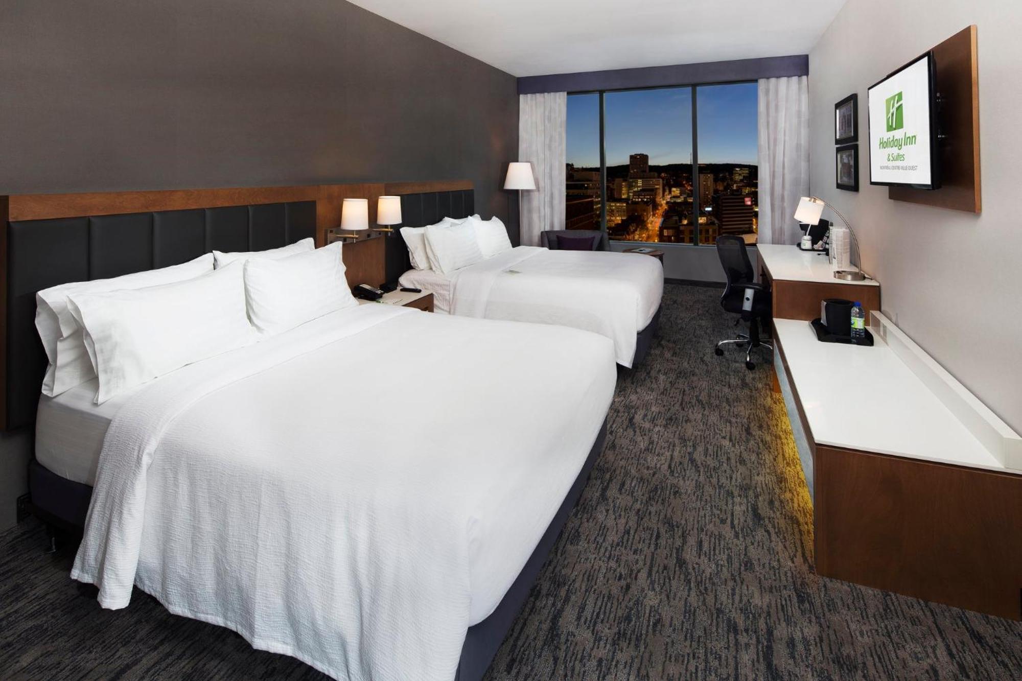 Standard Queen Room with Two Queen Beds and Tub - Accessible