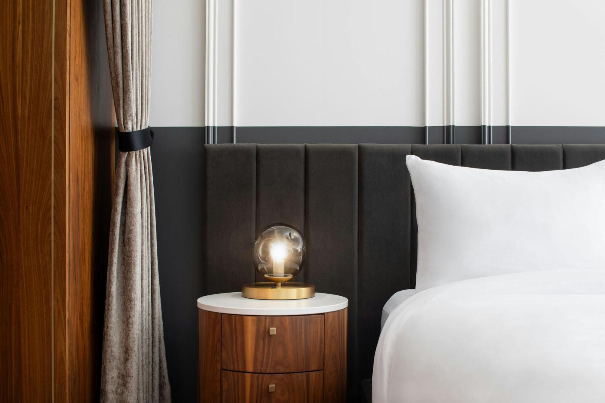 Standard King Room City View