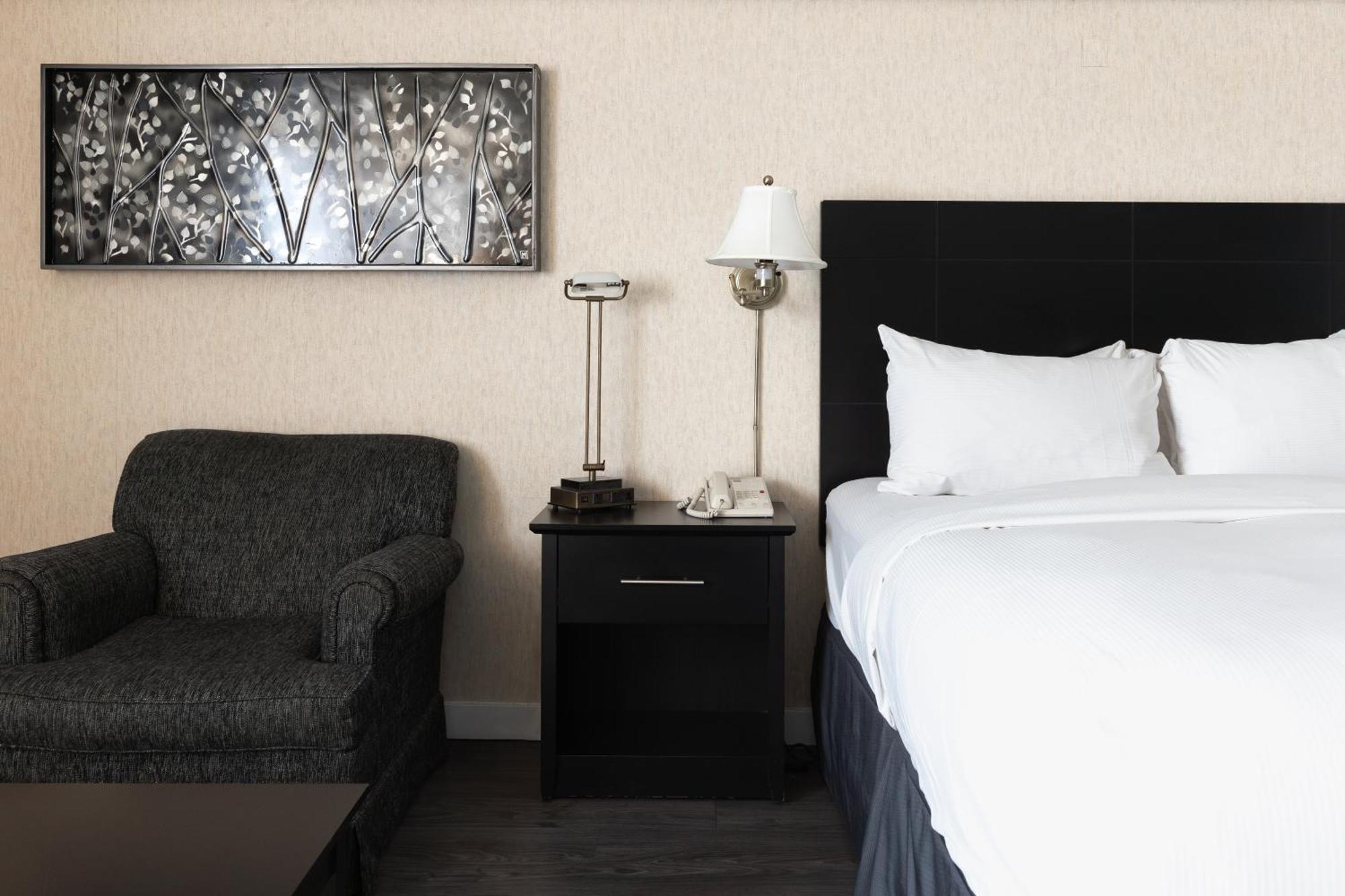 Standard Queen Room