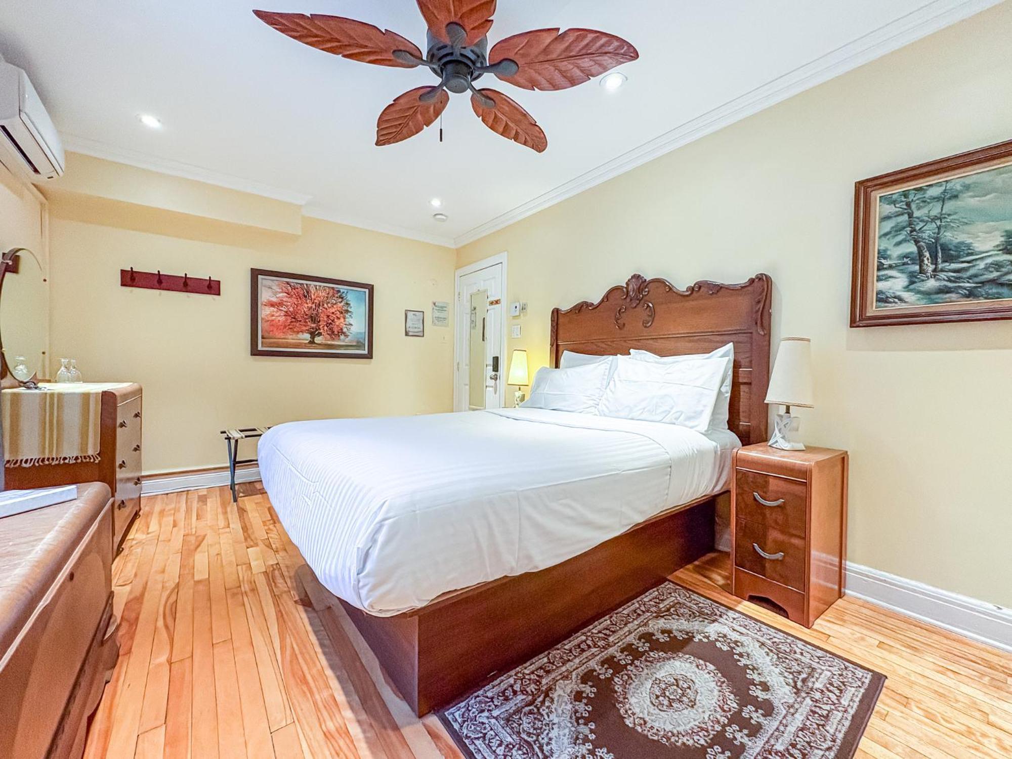 Standard Queen Room