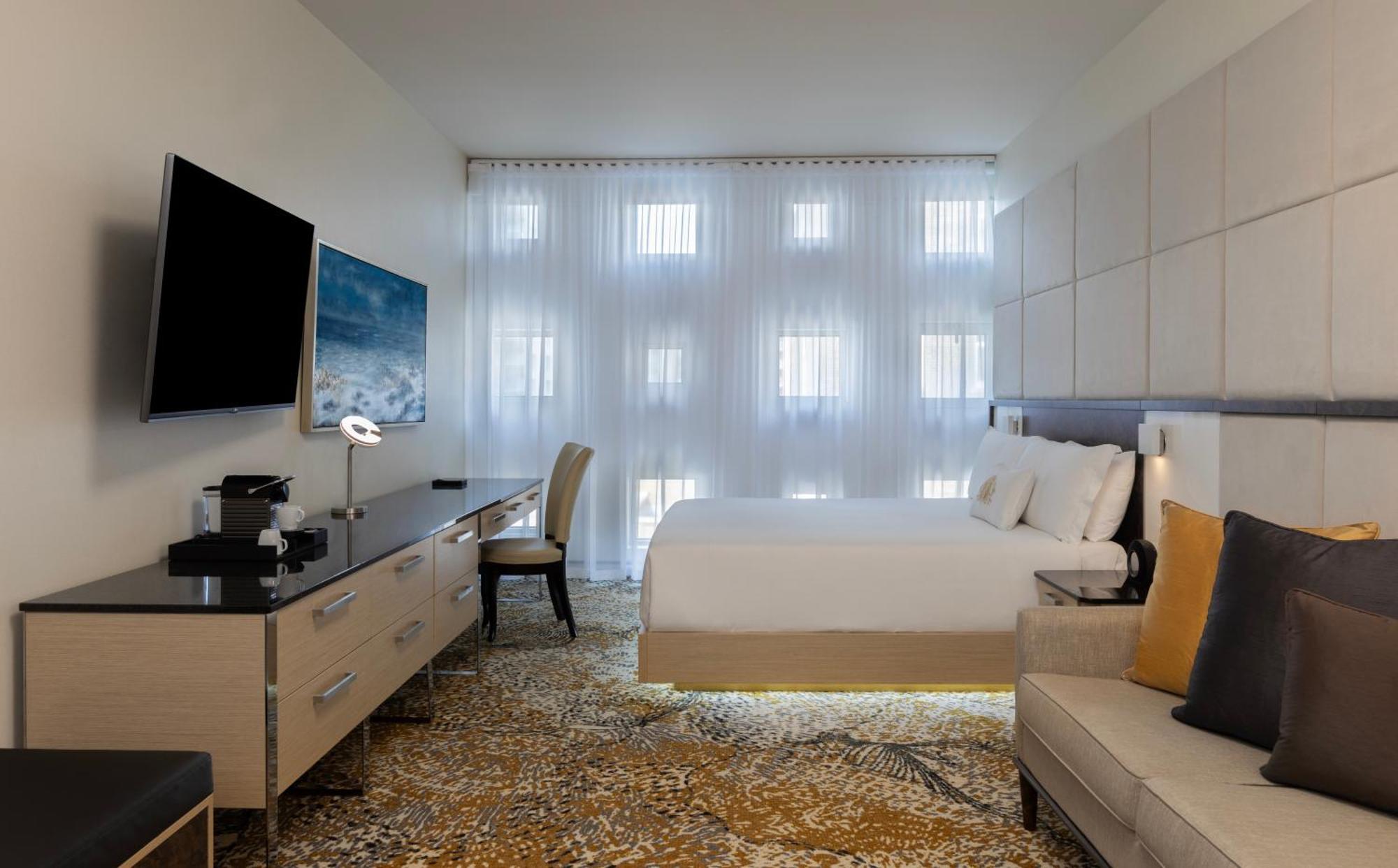 Luxury King Suite