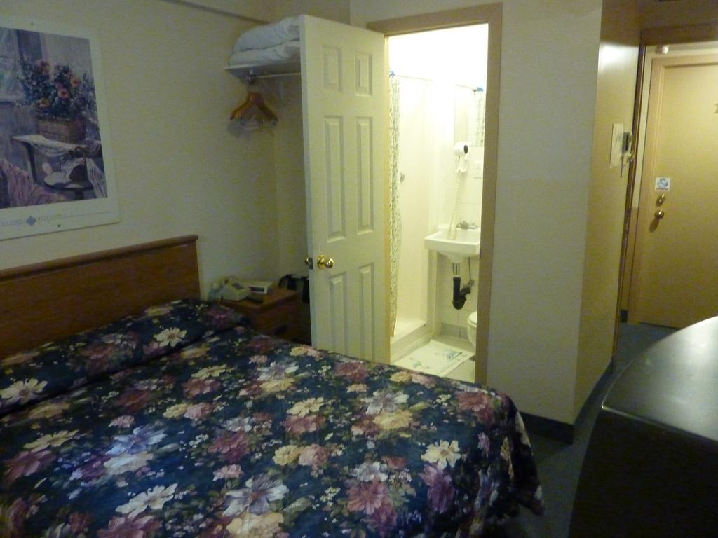Habitación Económica en el semisótano - 1 cama doble