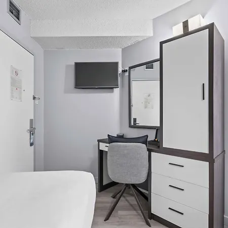 Travelodge By Wyndham Montreal Centre-3